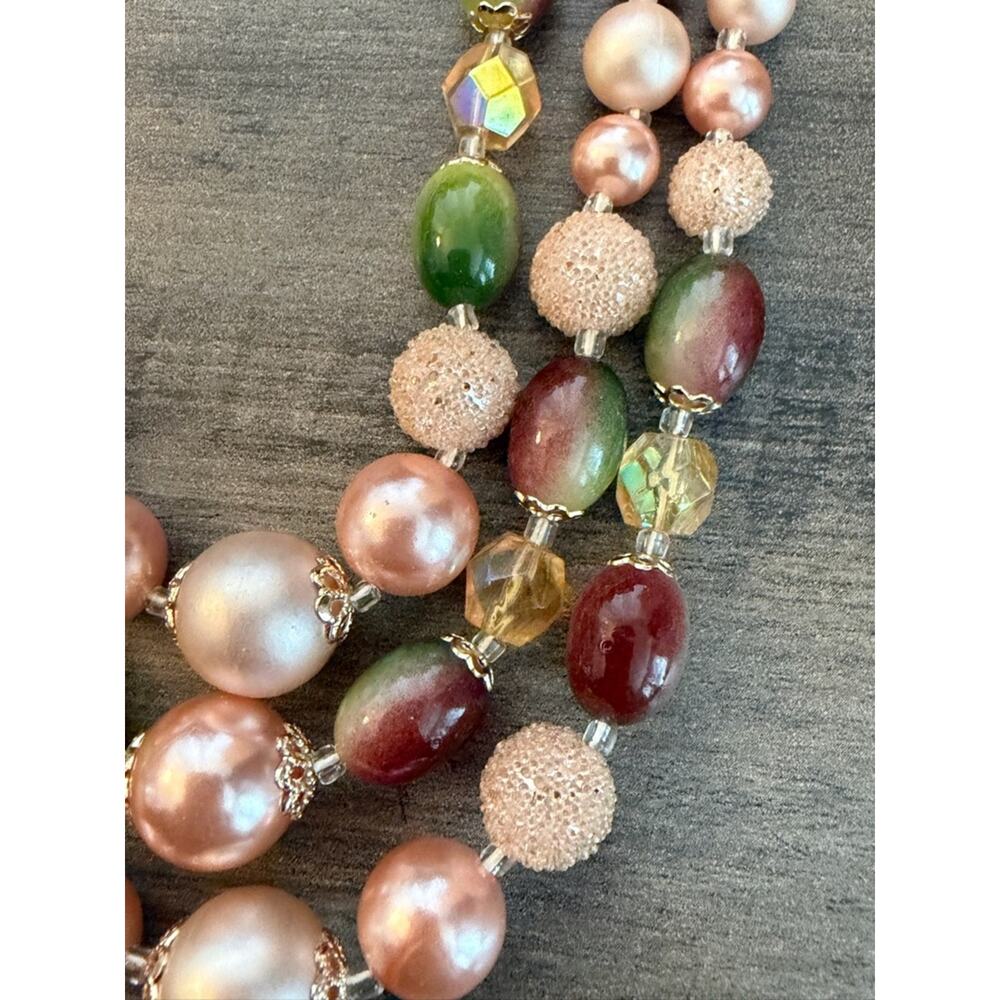 Vintage Triple Strand Beaded necklace #670 signed Japan pink green gold tone - Picture 6 of 11